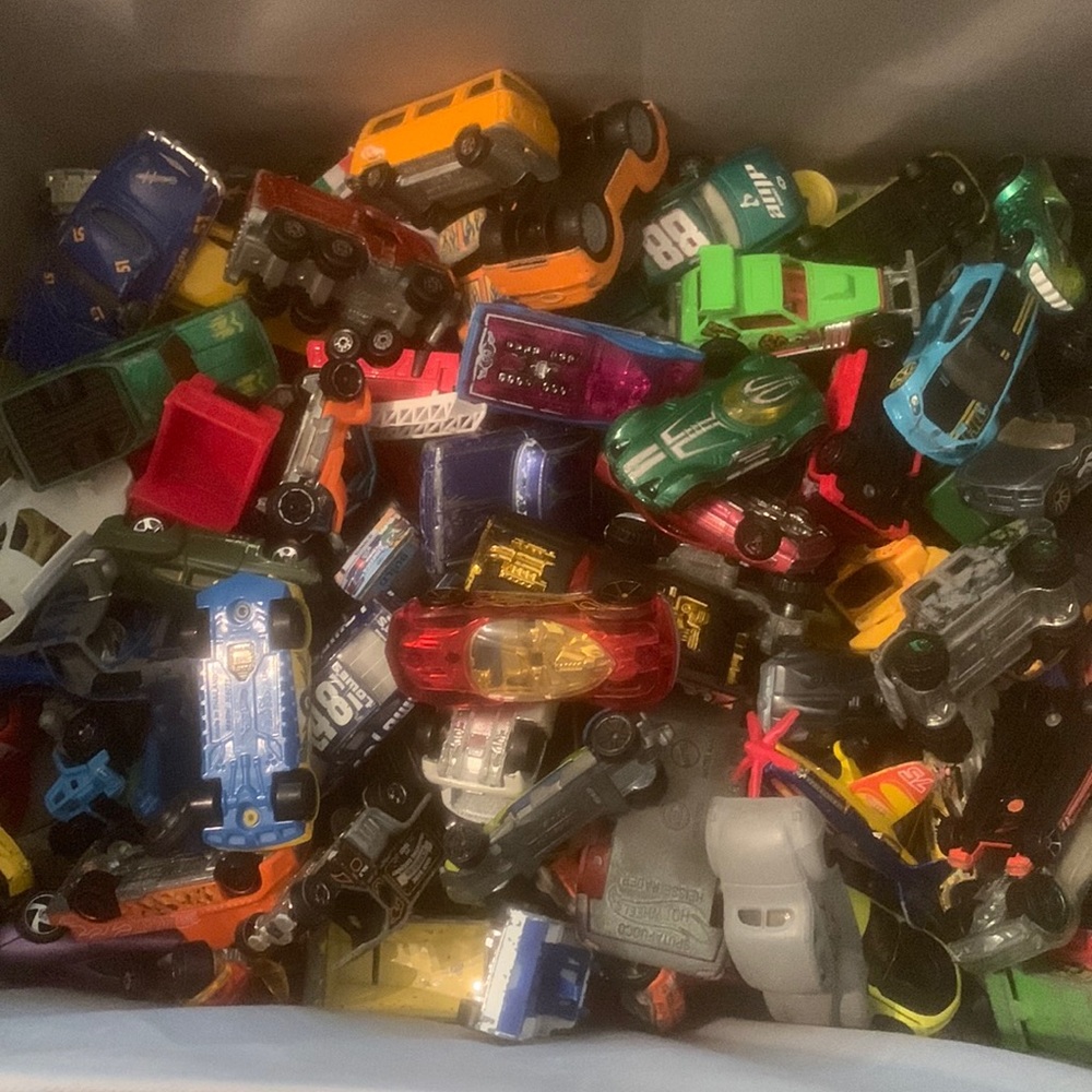 Lot of 40+ hot wheels car and car launcher